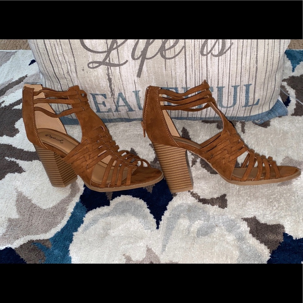 Qupid Suede Chestnut Brown Heels Size 9